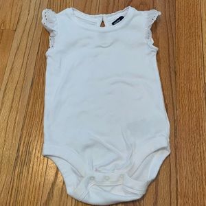 BabyGap Eyelet Ruffle Bodysuit in EUC